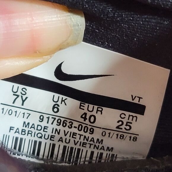 Nike Air Vapormax EUC Size 7Y - Picture 9 of 10